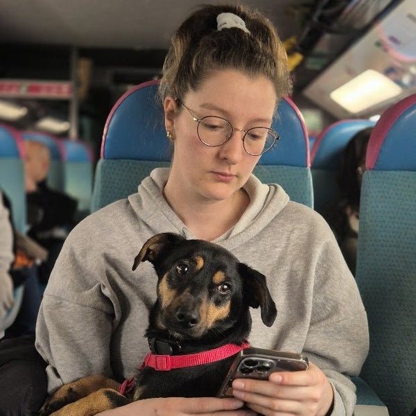Alexandra avec Beanie, responsable Saint Mandé