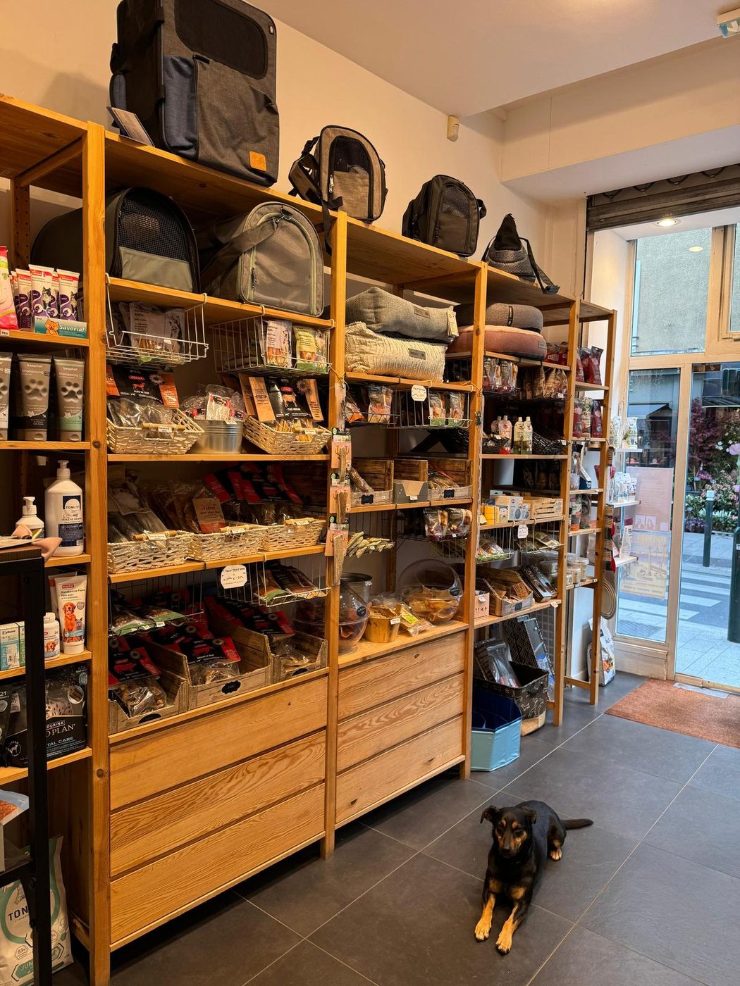 Alexandra, responsable boutique St Mandé avec Beanie